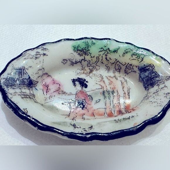 RARE & VINTAGE Japan Porcelain Trinket Dish – A Collectible Gem of Elegance - Picture 2 of 7